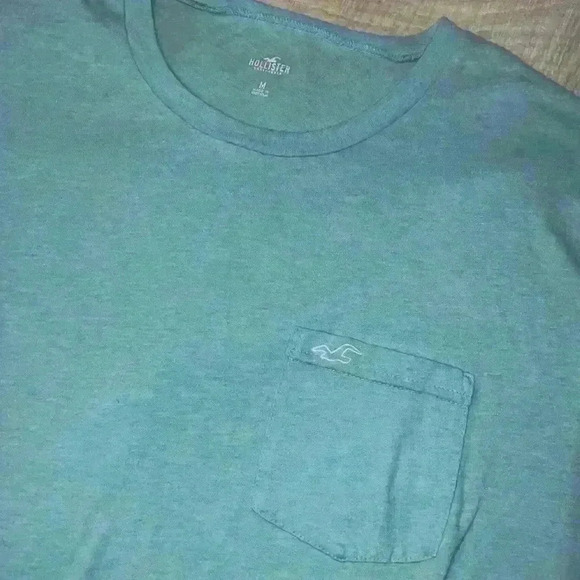 Hollister Men’s Tee Shirt with Pocket - Picture 2 of 4